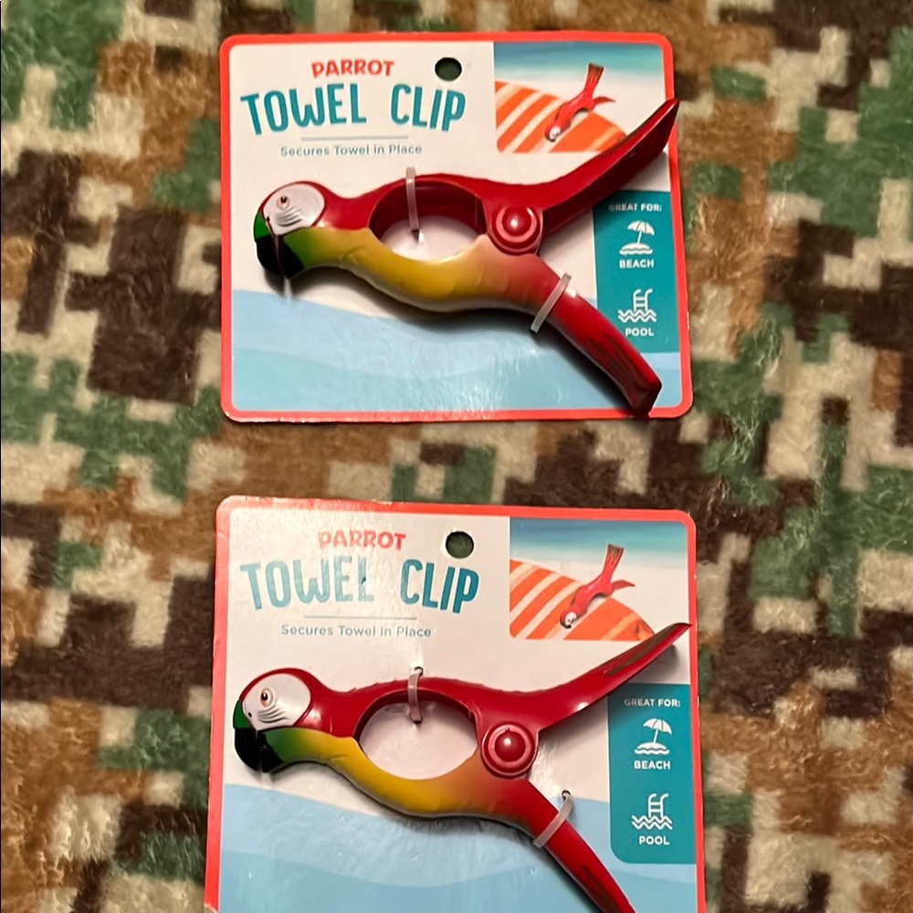 Parrot Towel Clip - Red and Yellow, Set of 2